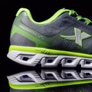 特步减震旋科技跑鞋冰爽来袭 为你带来非一般运动体验