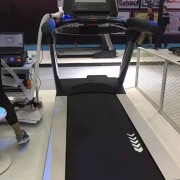 舒华健身器材全新亮相